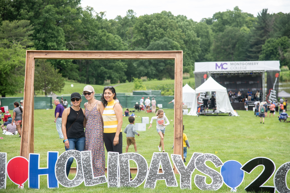 [:en]2022 Hometown Holidays community gathering in Red Gate Park, Rockville, MD. Photo by Kyle Gustafson.[:]