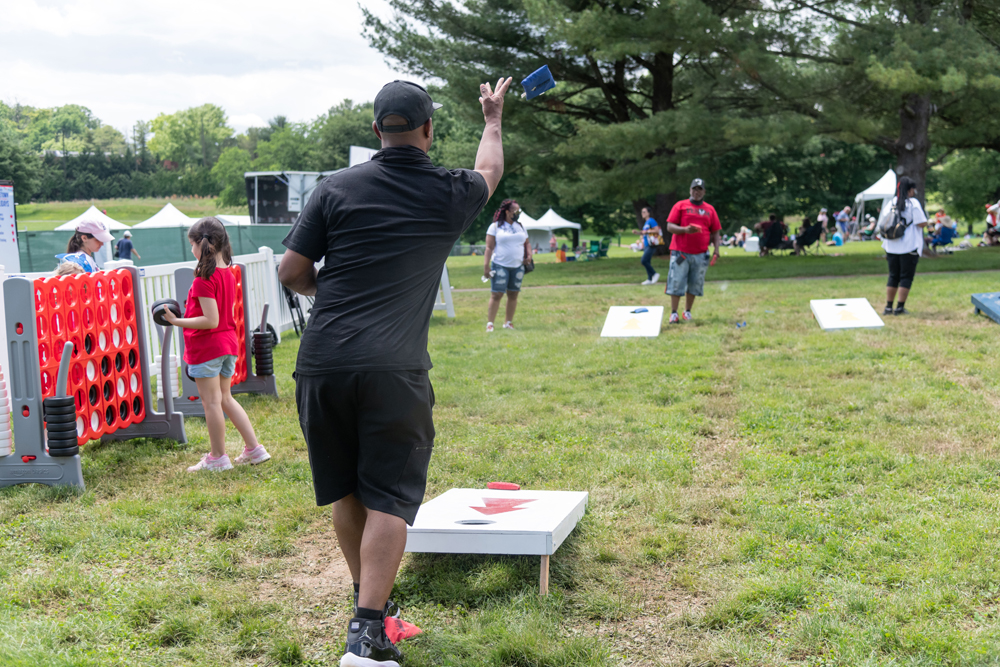 [:en]2022 Hometown Holidays community gathering in Red Gate Park, Rockville, MD. Photo by Kyle Gustafson.[:]